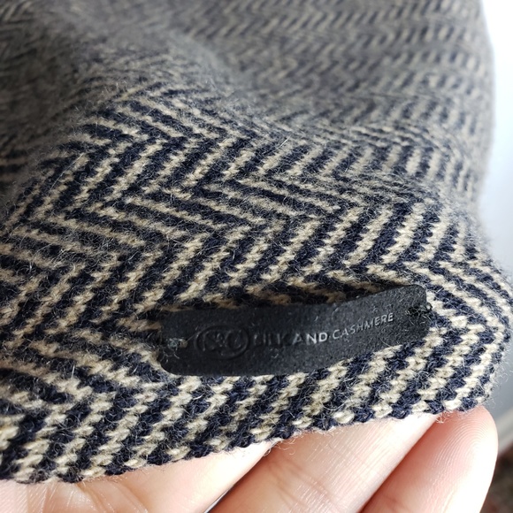 S & C Renaissance Collection Cape - Picture 5 of 8